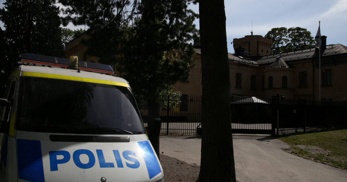 Sweden: tram derailed and fell into pizzeria – seven injuries