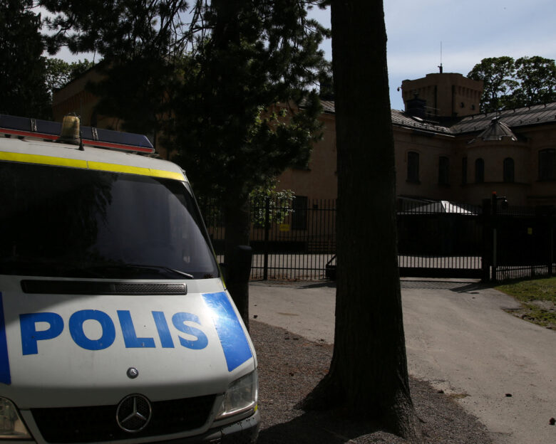 Σουηδία: Τραμ εκτροχιάσθηκε και έπεσε σε πιτσαρία – Εφτά τραυματίες