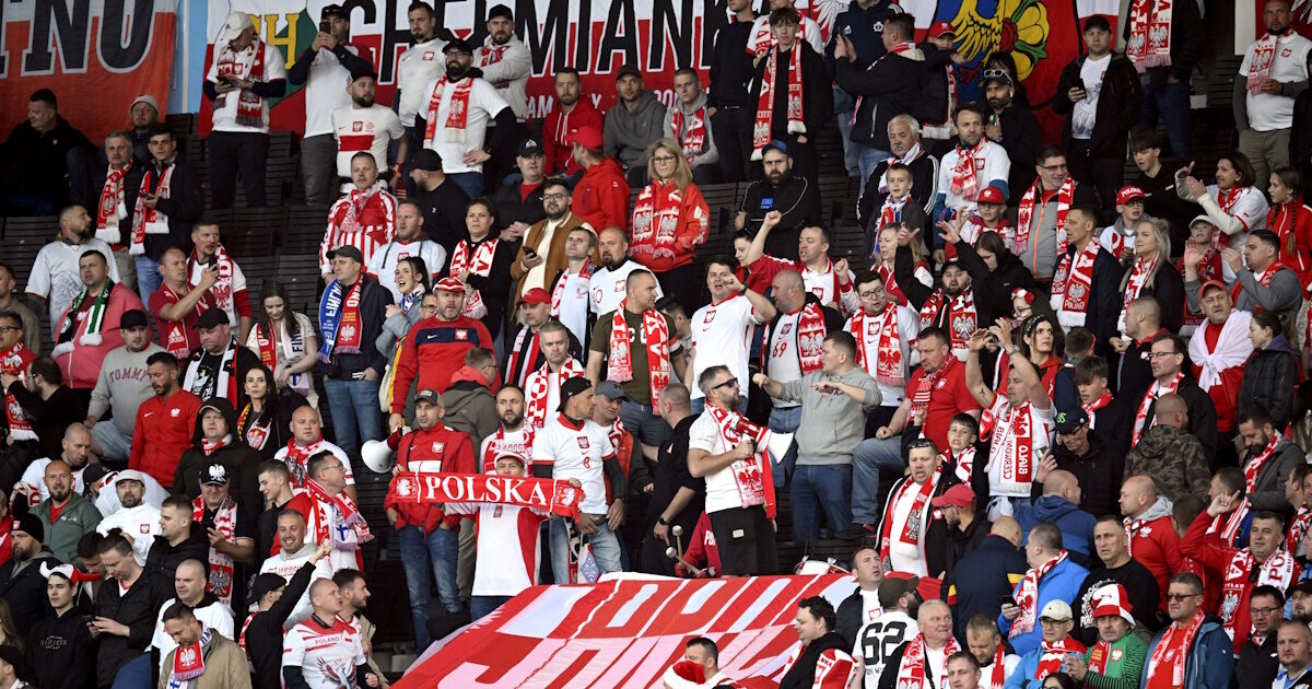 Died the fan who collapsed in the stands during Finland – Poland