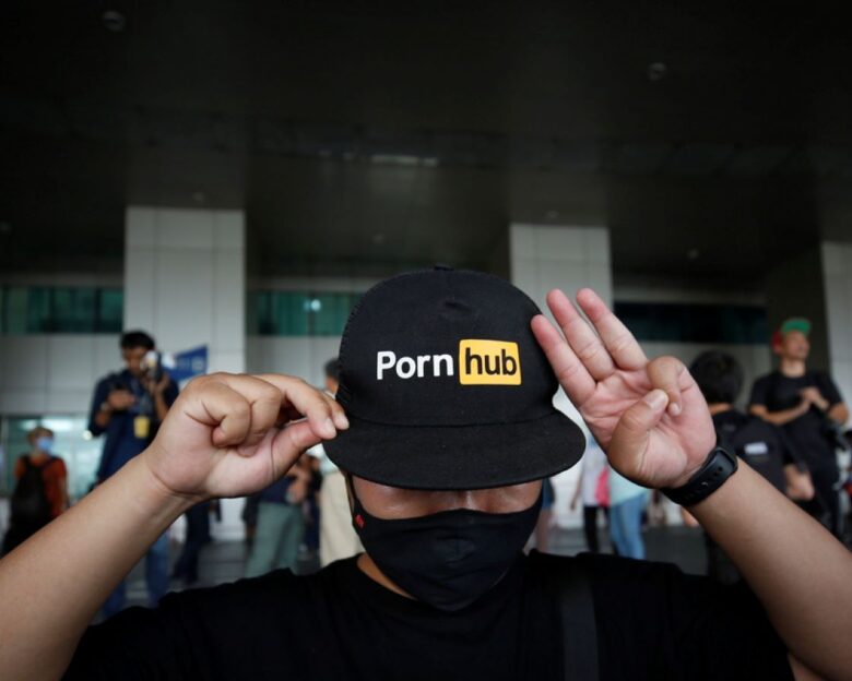 «Μαύρο» από αύριο σε Youporn, Pornhub και Redtube στην Γαλλία ως ένδειξη διαμαρτυρίας για την υποχρεωτική επαλήθευση της ηλικίας