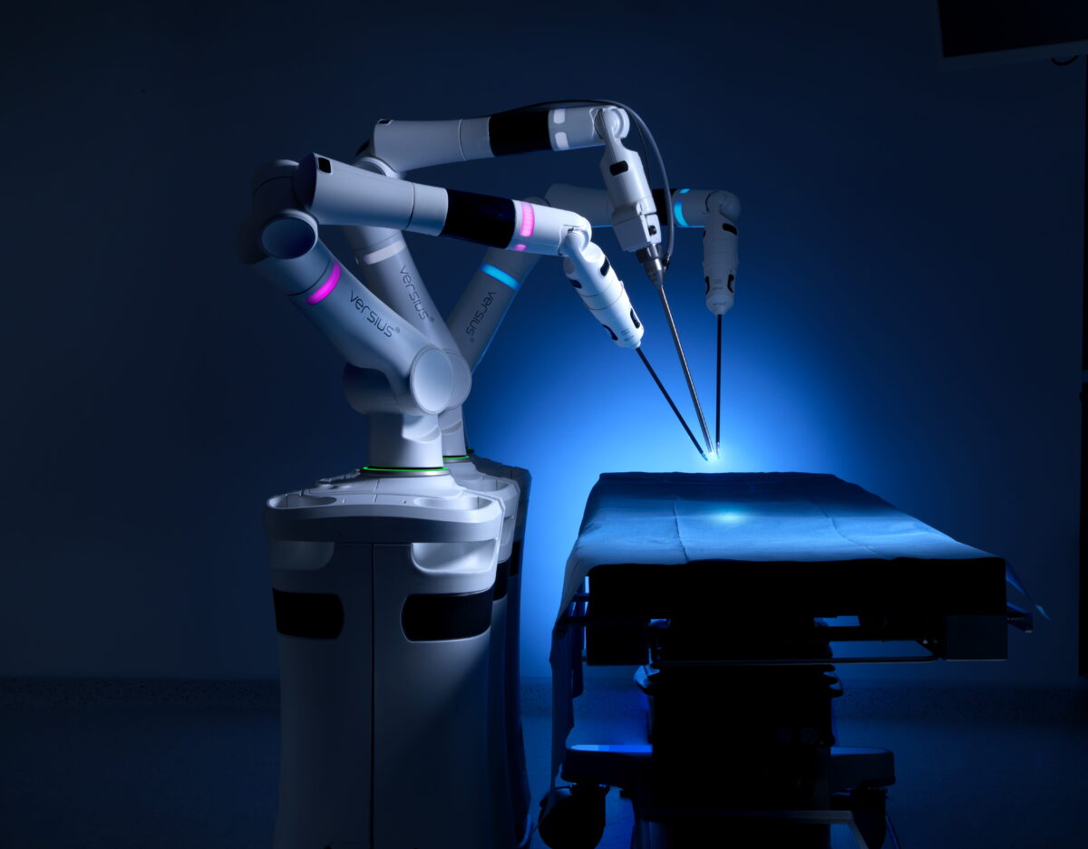 MEDICARE Hellas & Cambridge Medical Robotics (CMR Surgical) ενώνουν τις δυνάμεις τους – Μια νέα εποχή στη Ρομποτική Χειρουργική