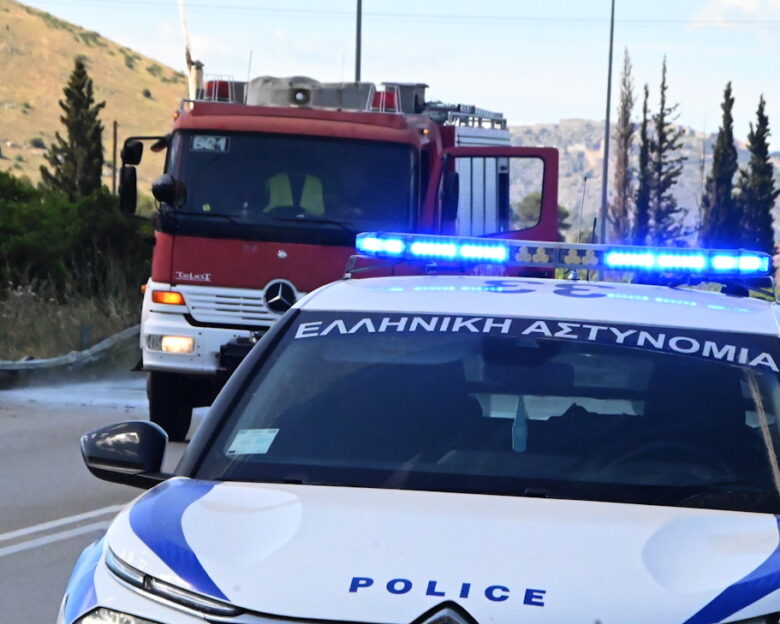 Αυτοκίνητο έπεσε στον γκρεμό στα Λιμανάκια Βουλιαγμένης: Πληροφορίες για δύο εγκλωβισμένους