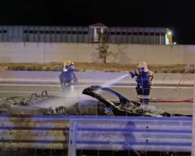 «Ένα αυτοκίνητο χτύπησε την αδερφή μου στο πόδι, τρόμαξε πολύ» λέει ο αδερφός της εθελόντριας της Πυροσβεστικής που τραυματίστηκε στην Αθηνών – Λαμίας κατά τη διάρκεια κατάσβεσης φωτιάς