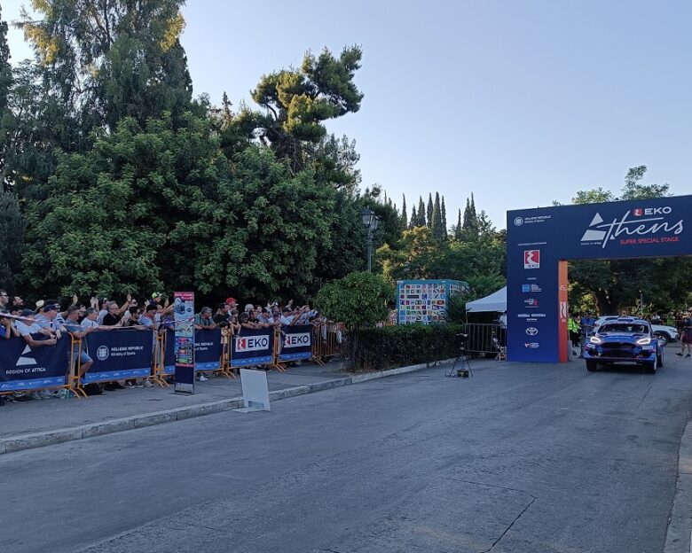 ΕΚΟ Ράλλυ Ακρόπολις: Άρχισε με καθυστέρηση μιάμισης ώρας το θέαμα στο Ζάππειο