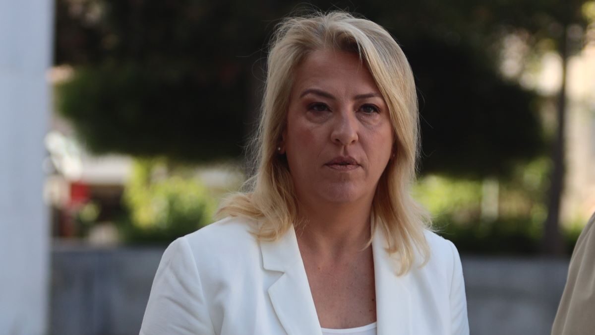 Η Ρένα Δούρου
