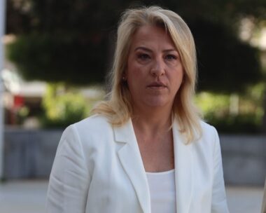 Η Ρένα Δούρου