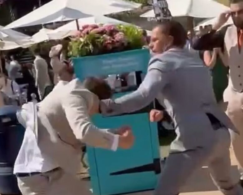 Royal Ascot: «Βασιλικός» καβγάς στις πιο σικ ιπποδρομίες – Άγριο ξύλο με καλοραμμένα κοστούμια και μπόλικη σκόνη