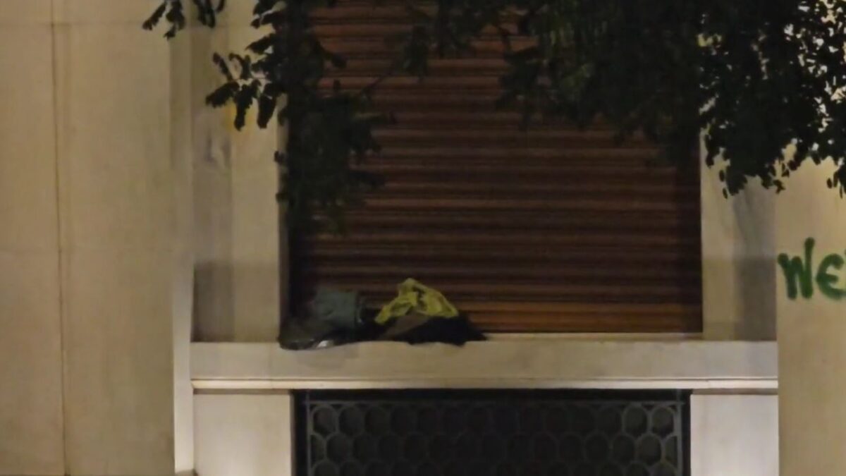 Το σακίδιο, έξω από τη Μεγάλη Βρετάνια