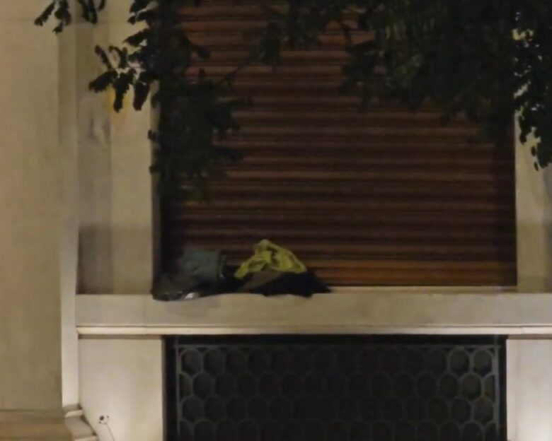Λήξη συναγερμού για το ύποπτο σακίδιο που βρέθηκε στο ξενοδοχείο «Μεγάλη Βρετανία» στην Πανεπιστημίου