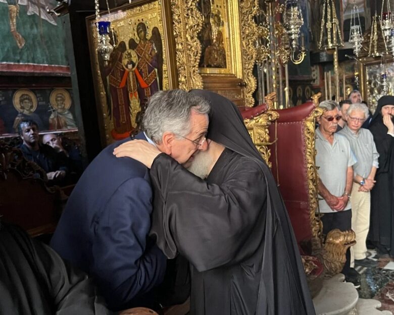 Αντώνης Σαμαράς από το Άγιο Όρος: «Πολλοί ρωτούν αν κάνω κόμμα και θα συνεχίσουν να ρωτάνε»
