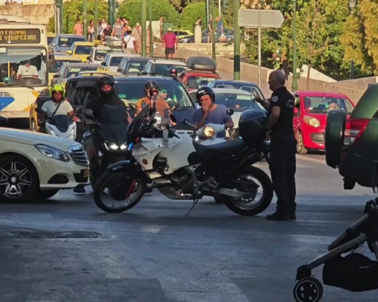 Φωτιά σε χρυσοχοείο στο Σύνταγμα, κλειστή η Καραγιώργη Σερβίας
