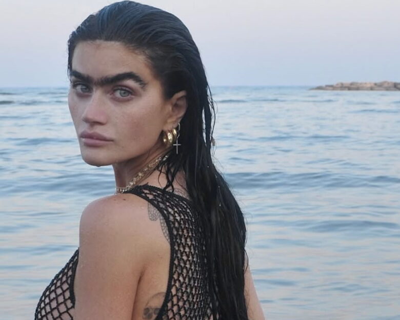 Σοφία Χατζηπαντελή: Οι υγρές topless πόζες στη θάλασσα, με δικτυωτό φόρεμα, αναστάτωσαν το Instgram
