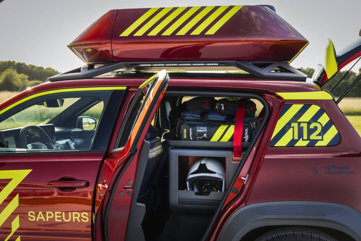 RENAULT 4 E-TECH ELECTRIC vision 4rescue