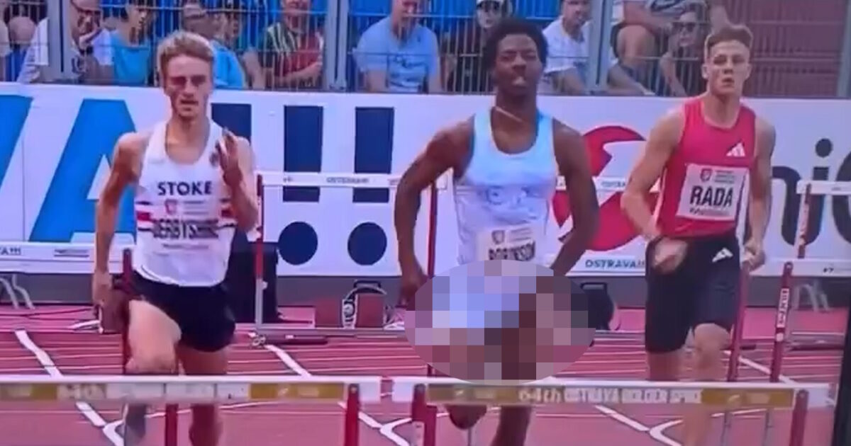 Aworn moment for Chris Robinson: He was torn the shorts and finished with the genitals in common view