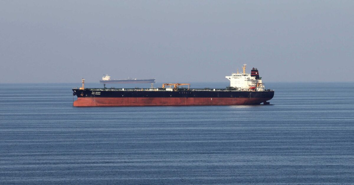 Iran: Bay control and block risk in 20% of world oil flows