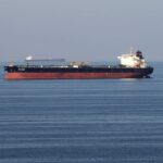 Πετρελαιοφόρα διέρχονται από το Στενό του Ορμούζ