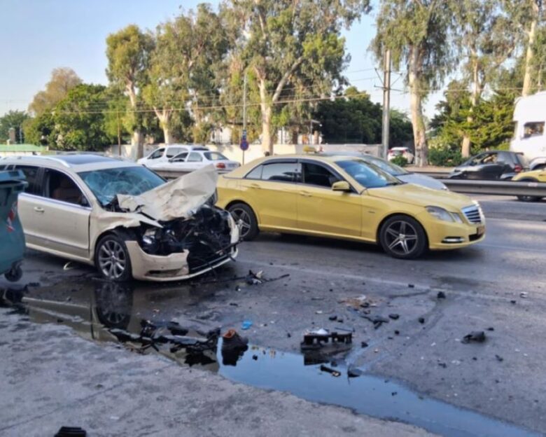 Θανατηφόρο τροχαίο στη Λεωφόρο Ποσειδώνος: Νεκρή δημοτική υπάλληλος σε σύγκρουση απορριμματοφόρου με ταξί