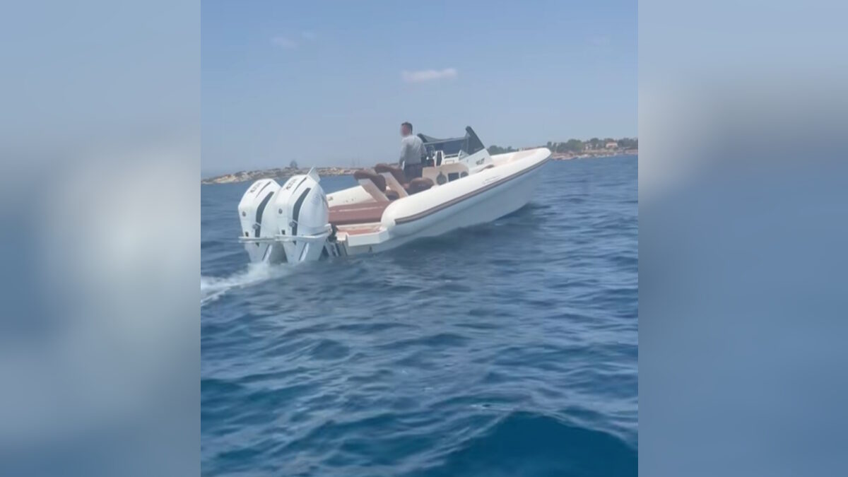 Το ταχύπλοο που αναποδογύρισε στη Βούλα