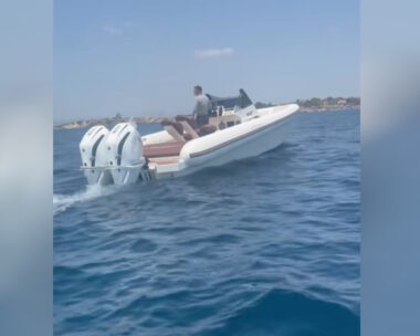 Το ταχύπλοο που αναποδογύρισε στη Βούλα