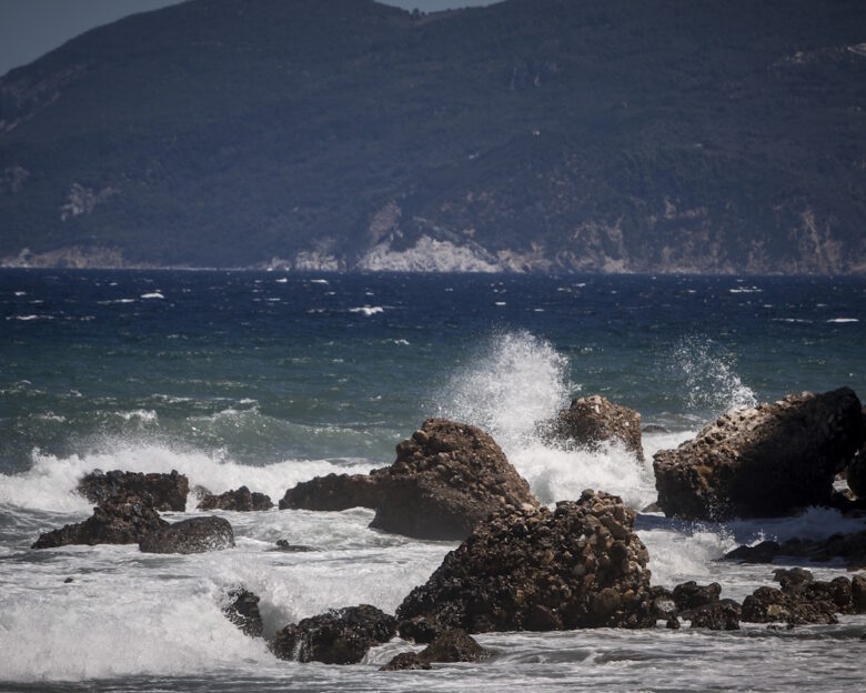 Καιρός σήμερα: Σφοδροί άνεμοι έως 8 μποφόρ θα πλήξουν Κυκλάδες και Κρήτη – Νέα πτώση της θερμοκρασίας στα ανατολικά