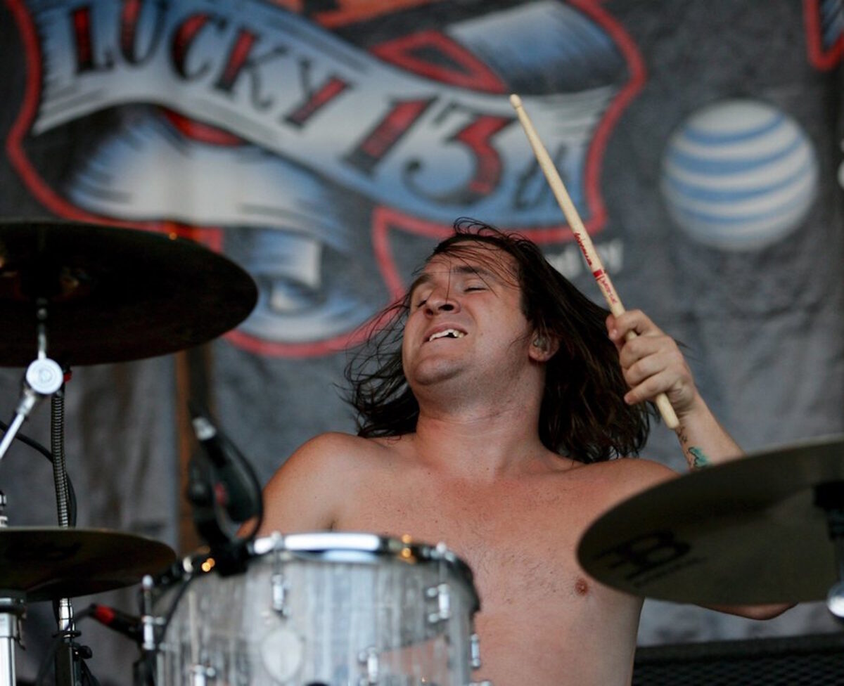 Ο ντράμερ του συγκροτήματος «The Red Jumpsuit Apparatus«