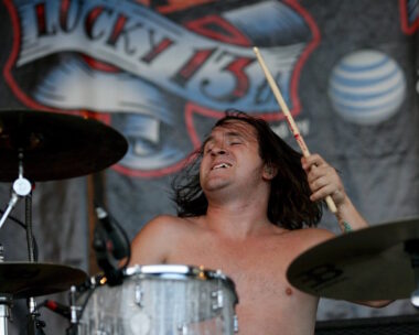 Ο ντράμερ του συγκροτήματος «The Red Jumpsuit Apparatus«
