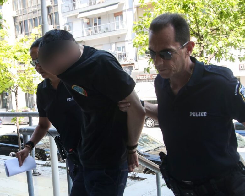 Θεσσαλονίκη: Κακουργηματική δίωξη στον 34χρονο που κλώτσησε και πάτησε γατάκι με το αυτοκίνητό του