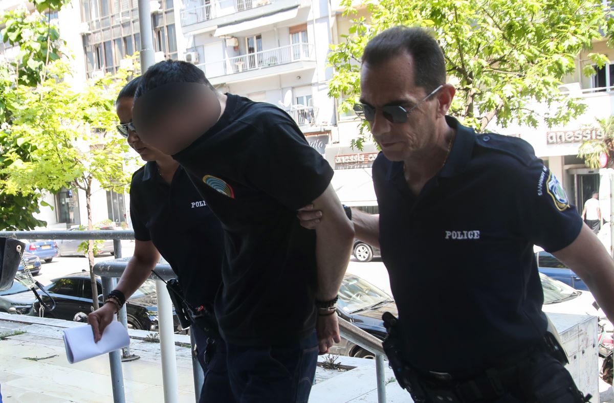 O 34χρονος που πάτησε με το αυτοκίνητό του μια γάτη οδηγείται στον εισαγγελέα Θεσσαλονίκης