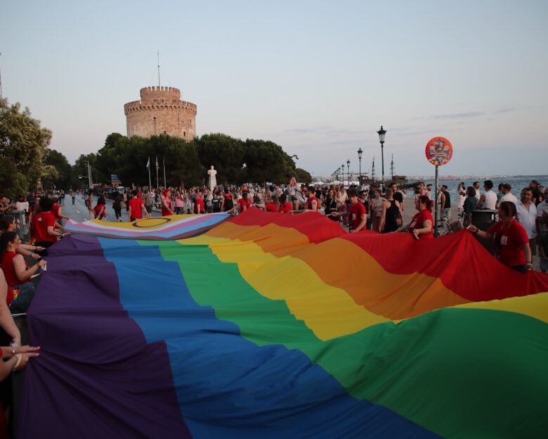 Θεσσαλονίκη: Γεμάτη χρώμα, χαμόγελα και υπερηφάνεια – Χιλιάδες κόσμος στο φετινό Thessaloniki Pride