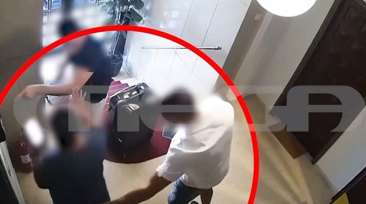 Καρέ - καρέ η δράση των πορτοφολάδων στο Θησείο