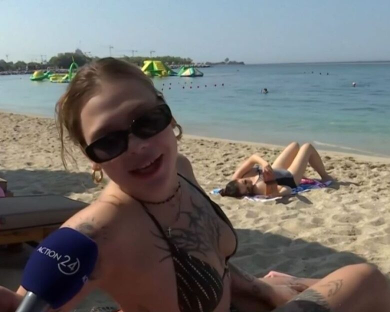 Viral τουρίστρια που λέει on air τις αγαπημένες της ελληνικές λέξεις: «Γύρος, καλημέρα, καλησπέρα και μ@@ας»