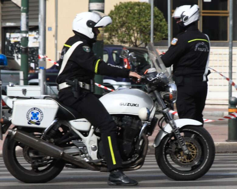 Εξόρμηση της Τροχαίας για «κόντρες» στην παραλιακή – «Κόπηκαν» 266 κλήσεις σε 1.066 ελέγχους