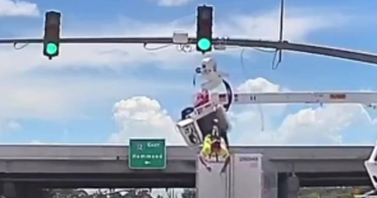 Frusting accident in Louisiana: The moment when electrician hangs from a crane after a collision with a dummy