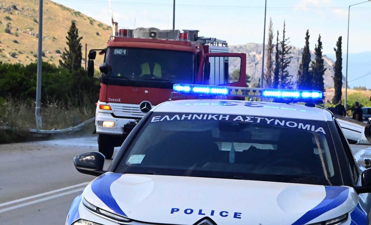 Περιπολικό και πυροσβεστικό όχημα