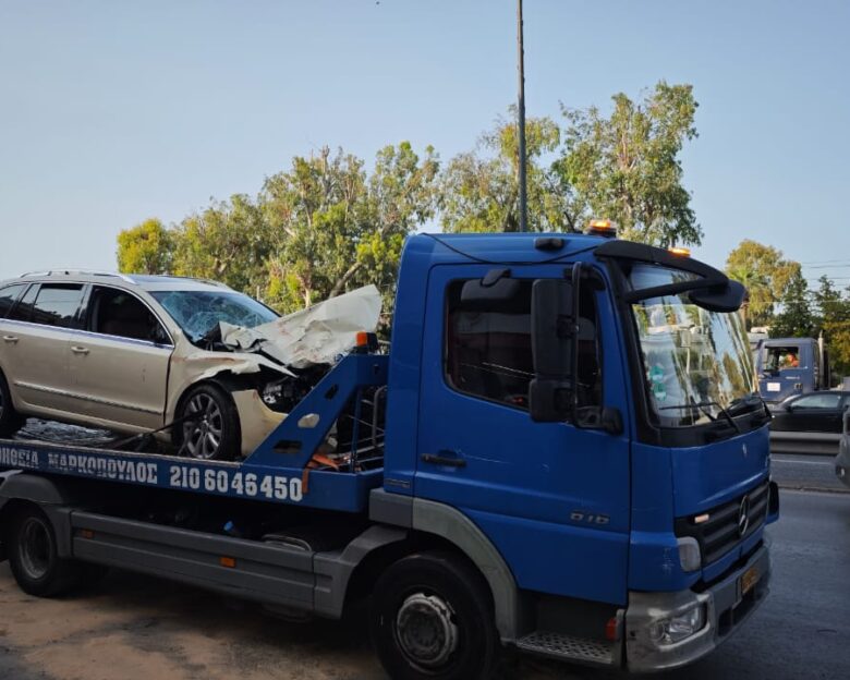Τροχαίο στη Λεωφόρο Ποσειδώνος: «Η Ρούλα σφηνώθηκε στο παρμπρίζ του ταξί, αυτή την εικόνα δεν ξέρω πώς θα τη βγάλω από το μυαλό μου» λέει ο συνάδελφος της 65χρονης στο απορριμματοφόρο