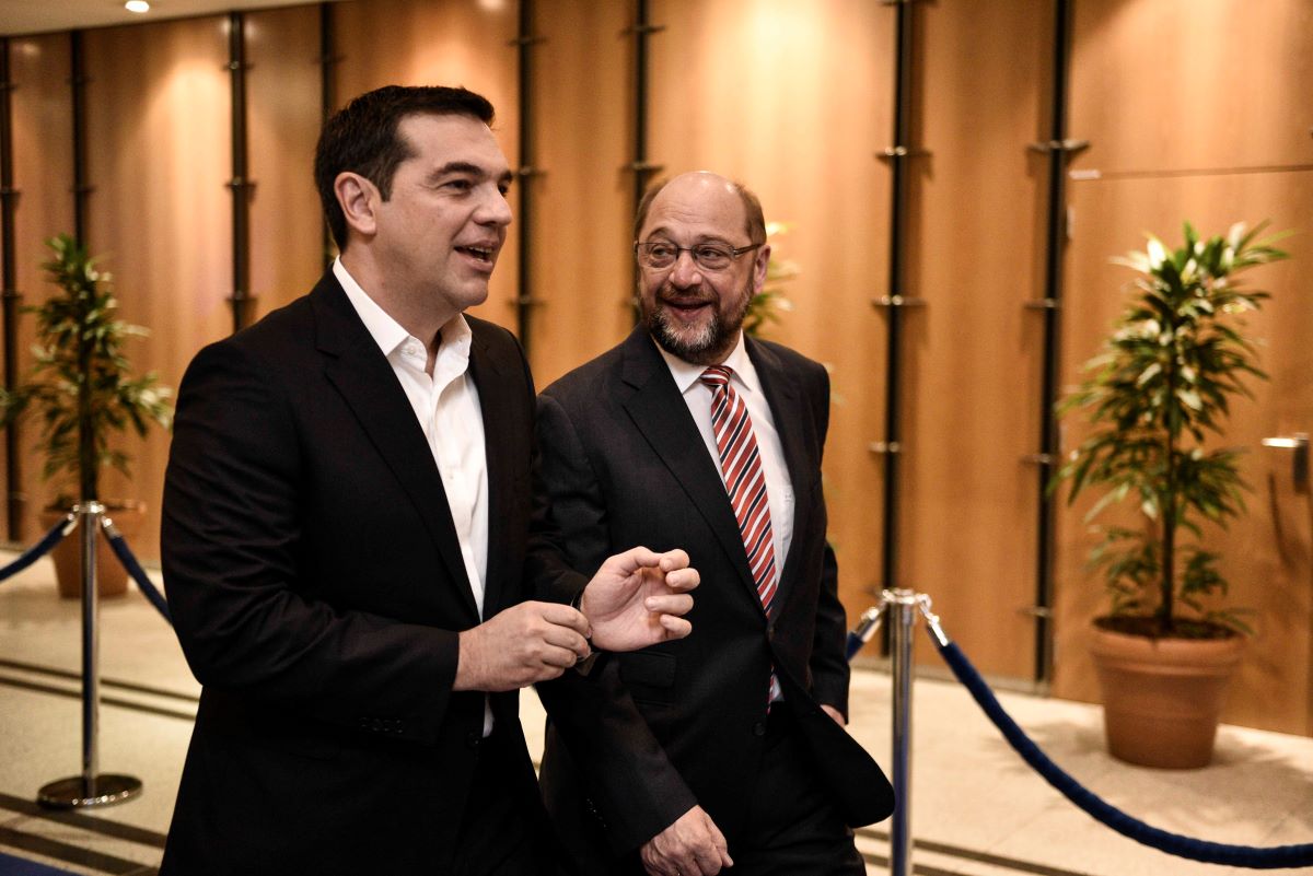 Ο Αλέξης Τσίπρας με τον Μάρτιν Σουλτς στις Βρυξέλλες το 2016