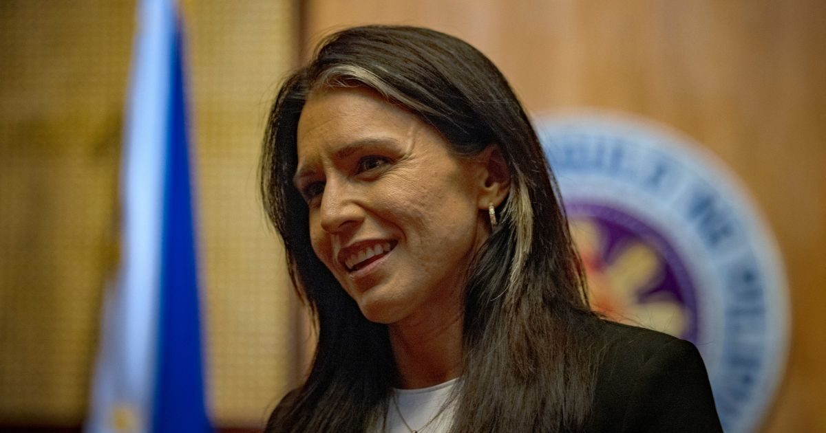 Ο Τραμπ έκοψε την Τούλσι Γκάμπαρντ από την κρίσιμη ενημέρωση στο Κογκρέσο για το Ιράν μετά τις διαρροές