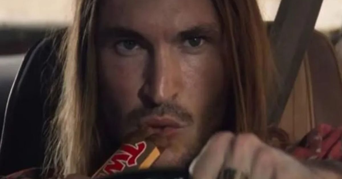 Britain: TWIX chocolate advertisement was cut because it “promotes dangerous driving”
