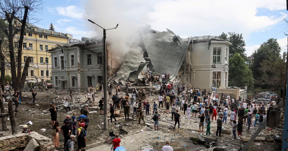 Guardian: Russia pays adolescent Ukrainians to make unaware of suicide bombers