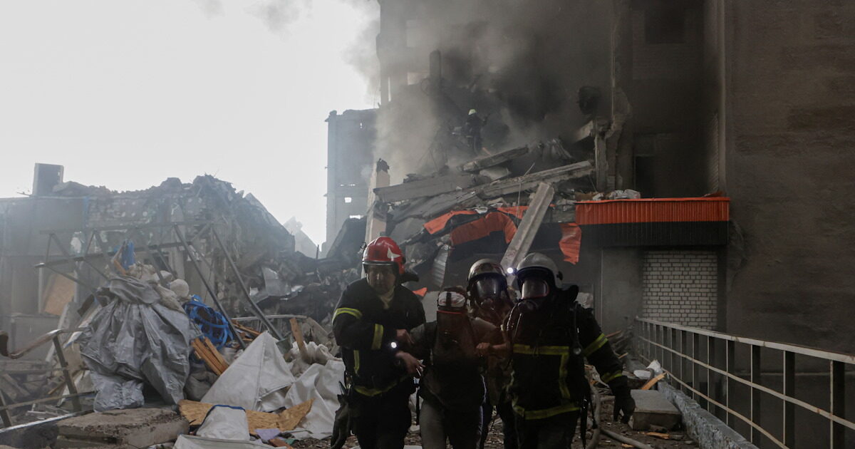 Ukraine is burning: Russia bombed Kharkov with 206 drones and 9 rockets – shocking videos from deadly explosions