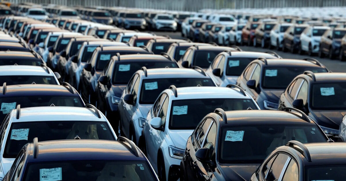 Trump examines an increase in duty on cars and cancels the gasoline -powered ban on California