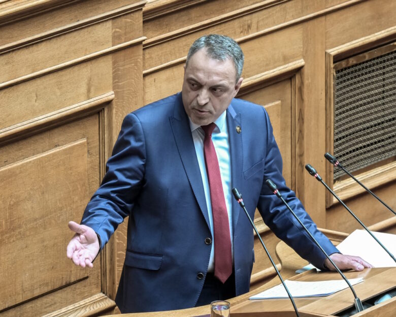 Νίκη για το ΠΑΣΟΚ η έκπτωση των 3 βουλευτών των Σπαρτιατών: «Θρίλερ» με τις 151 ψήφους για την προανακριτική της ΝΔ