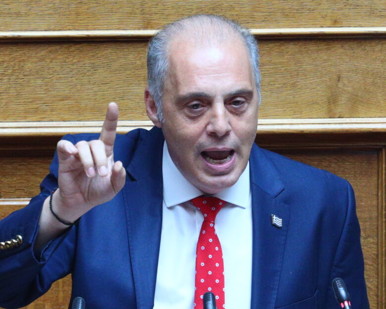Η άγρια κόντρα Μητσοτάκη – Παππά στη Βουλή και το «Ποιος νομίζεις ότι είσαι ρε» του Βελόπουλου
