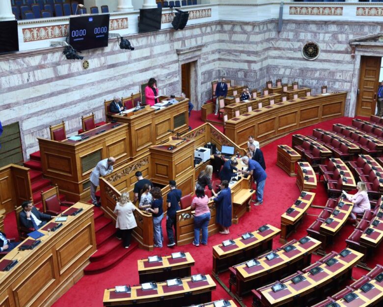 Βουλή: Ανακοινώθηκε στην Ολομέλεια η πρόταση Καρυστιανού για προανακριτική