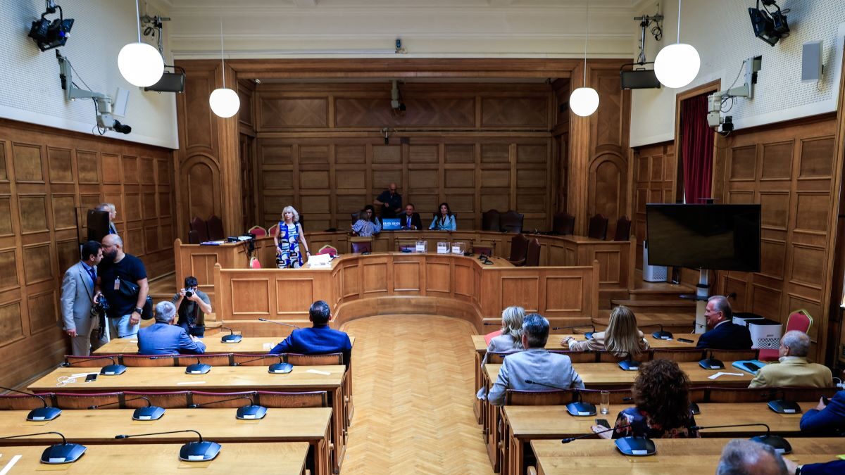 Συνεδρίαση της προανακριτικής επιτροπής της Βουλής για τον Κώστα Καραμανλή