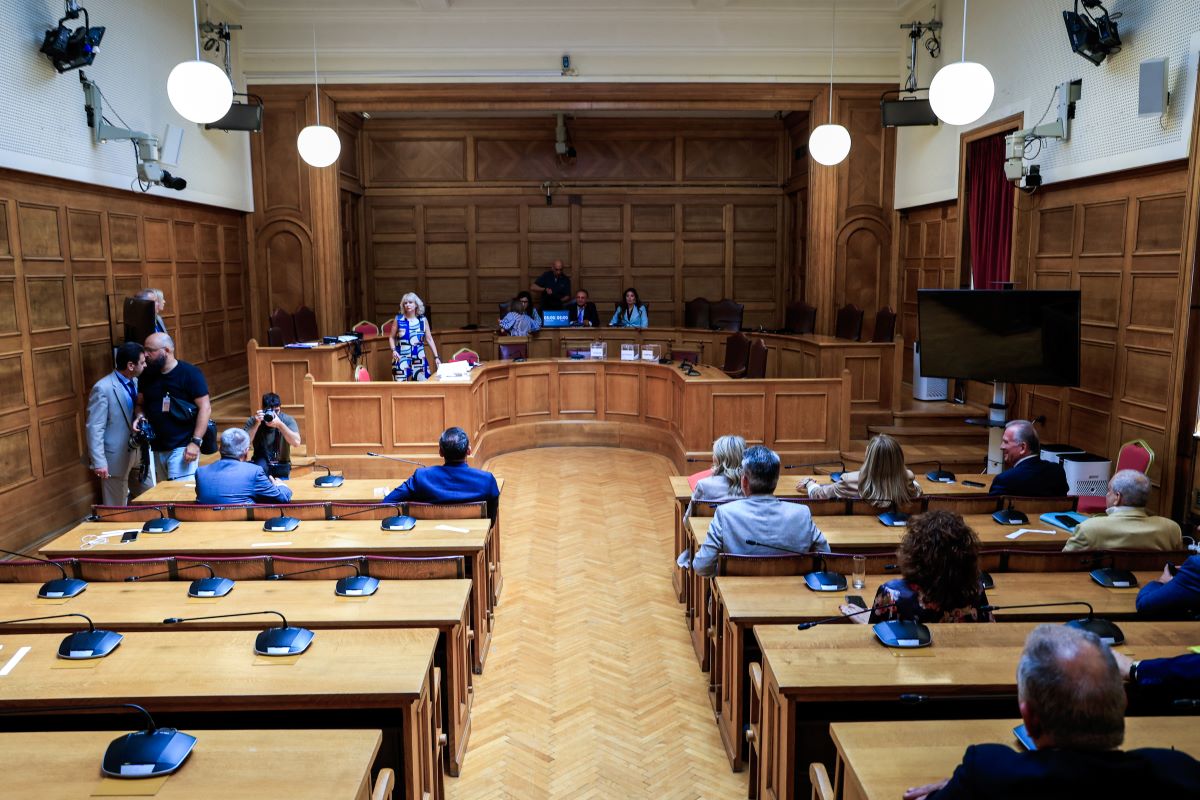 Συνεδρίαση της προανακριτικής επιτροπής της Βουλής για τον Κώστα Καραμανλή