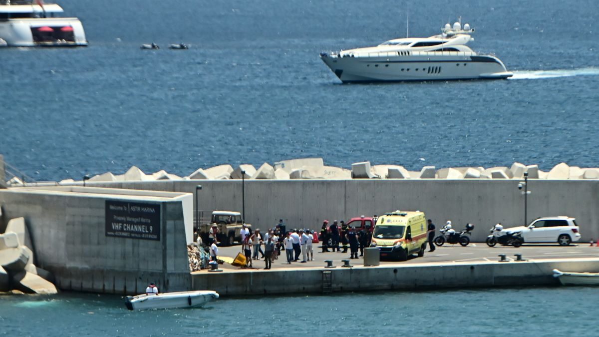 Πτώση ελικοπτέρου στην Μαρίνα Βουλιαγμένης