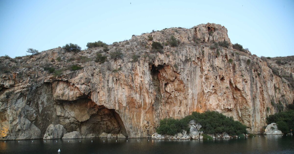Important investment interest in the long -term lease of organized beach Vouliagmeni