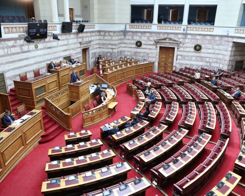 Μονή Σινά: Ένταση στη Βουλή ανάμεσα σε Χατζηβασιλείου, Νατσιό και Καζαμία – «Εθνική ταπείνωση» λέει η αντιπολίτευση – «Είστε Κασσάνδρες κακών» απαντά η κυβέρνηση