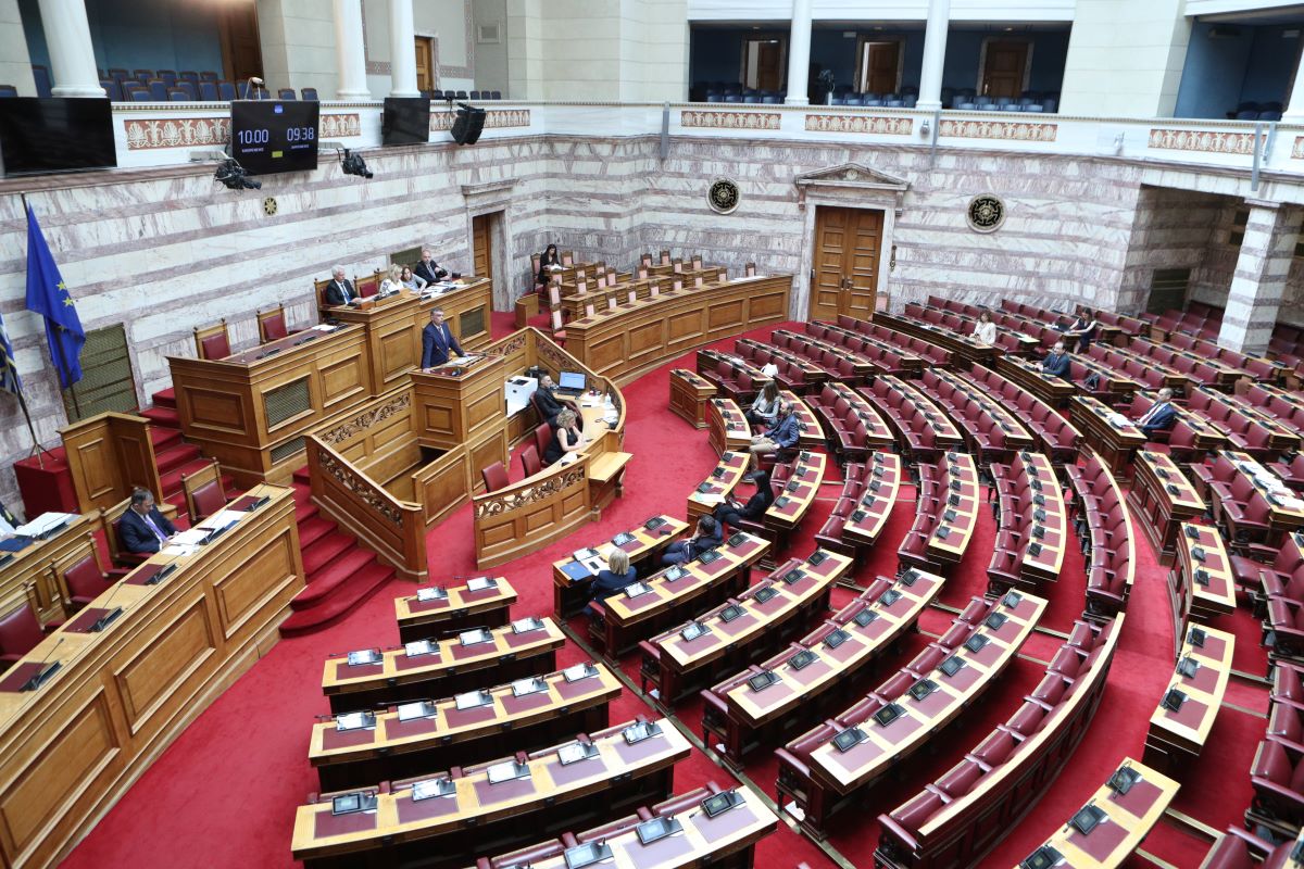 Συζήτηση στη Βουλή νομοσχεδίων του υπουργείου Εξωτερικών